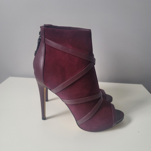 GUESS ADALIND2 Burgundy Suede Bootie - Picture 1 of 6